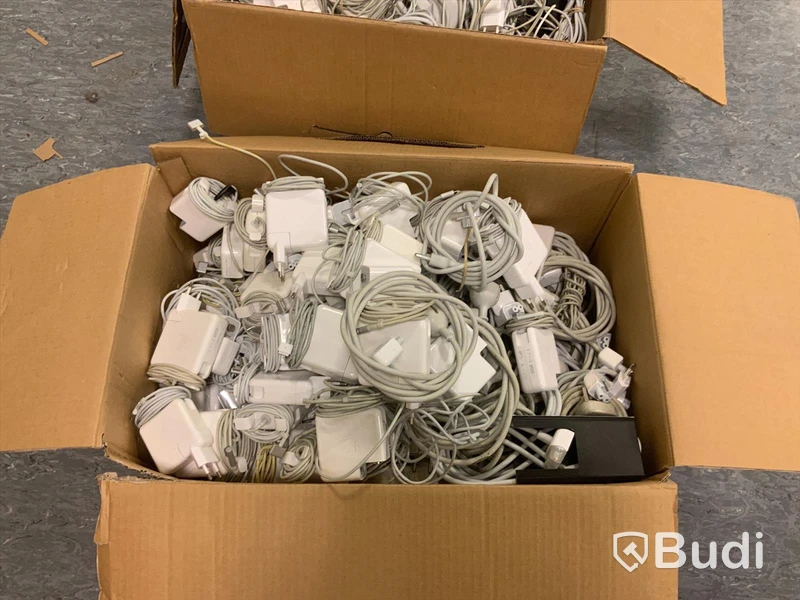 Flyttkartong med Apple laddare, Magsafe, magsafe 2 samt USB-C Osäker funktion