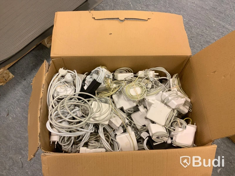 Flyttkartong med Apple laddare, Magsafe, magsafe 2 samt USB-C Osäker funktion