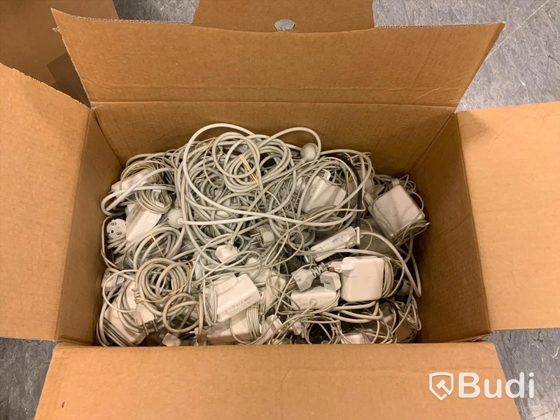 Flyttkartong med Apple laddare, Magsafe, magsafe 2 samt USB-C Osäker funktion