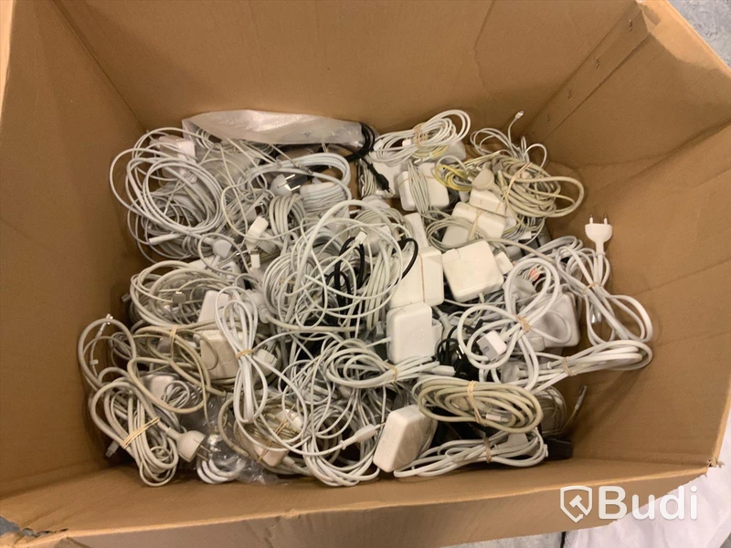 Flyttkartong med Apple laddare, Magsafe, magsafe 2 samt USB-C Osäker funktion