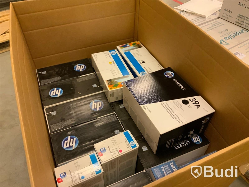 1st pall med div laserpatroner till HP och Brother. Både brutet och obrutet