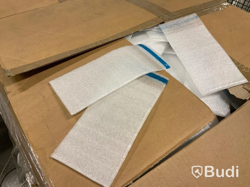 Pall med HDPE påsar för t.ex. mobiltelefoner med klisterremsa
