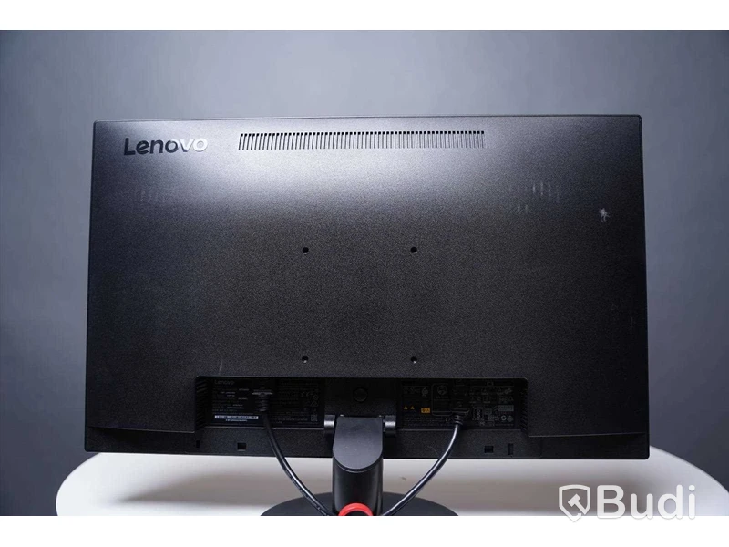 Datorskärmar 3st - Lenovo ThinkVision T24i-10, Lenovo ThinkVision T2424pA, Lenovo ThinkVision E24-10.
