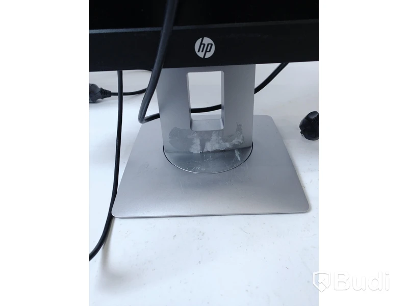 En HP E272q Monitor 27” + En HP EliteDisplay E242 Monitor 24”
