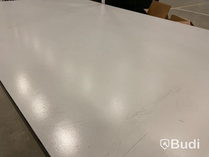 Höj- och sänkbart skrivbord