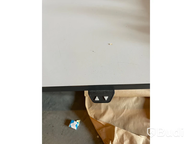Skrivbord höj- och sänkbart OBS Trasig styrbox