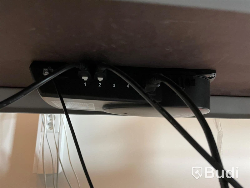 Skrivbord höj- och sänkbart OBS Trasig styrbox