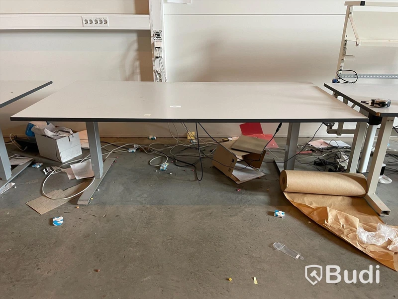 Skrivbord höj- och sänkbart OBS Trasig styrbox