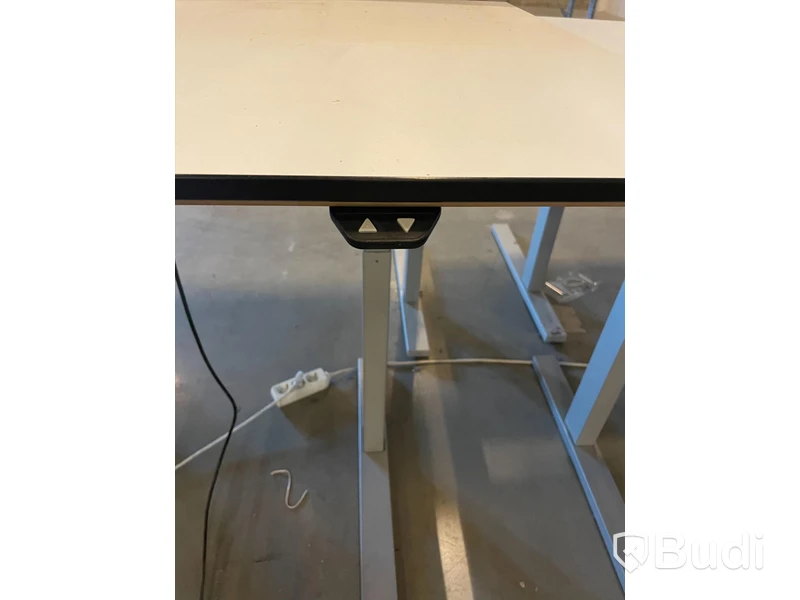 Skrivbord höj- och sänkbart