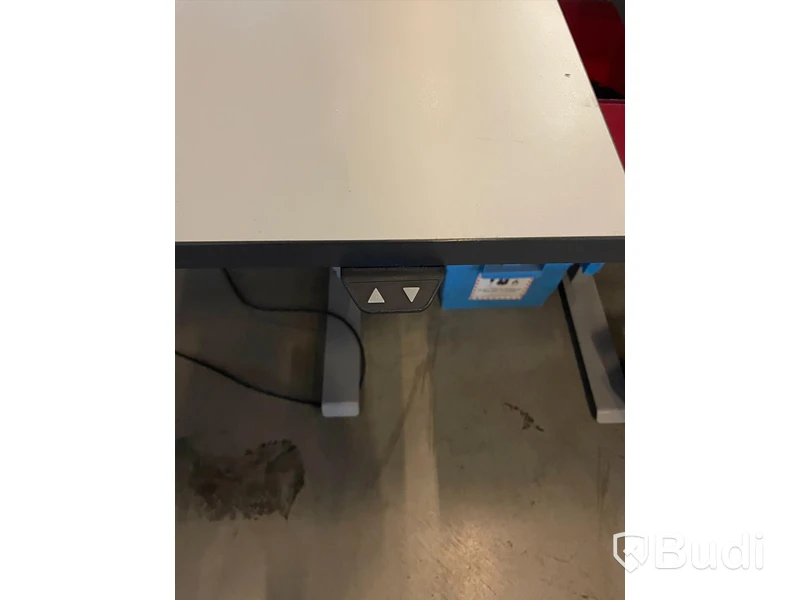Skrivbord höj- och sänkbart