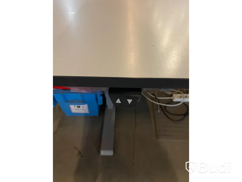 Skrivbord höj- och sänkbart
