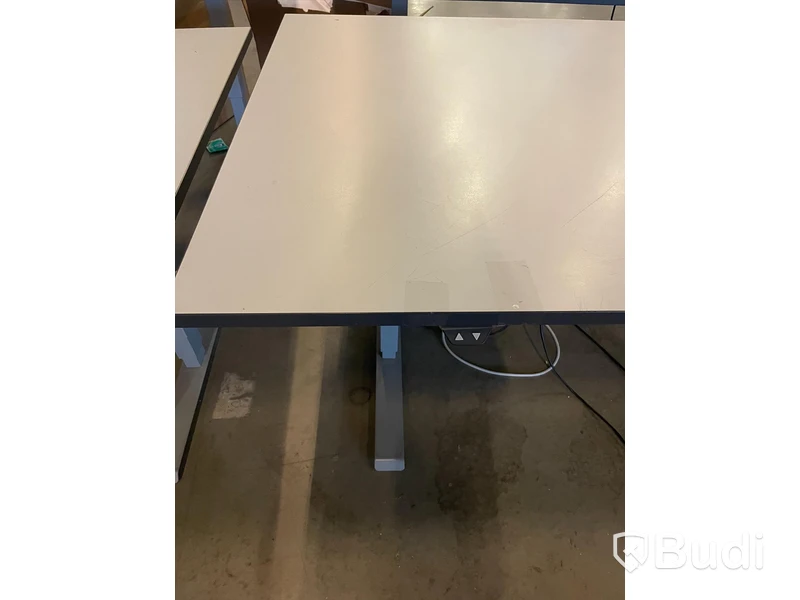 Skrivbord höj- och sänkbart
