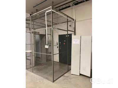 Gallerbur med gallerdörr