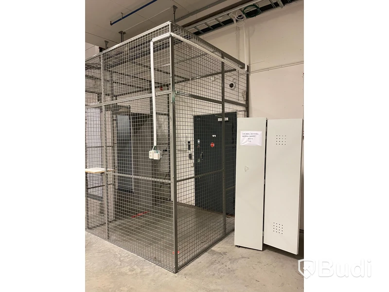 Gallerbur med gallerdörr