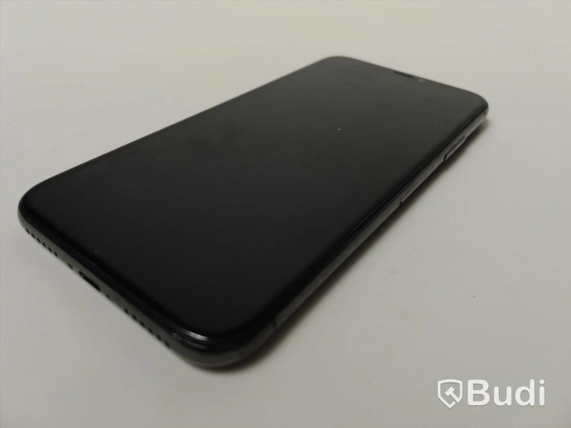 Iphone X, 64 gb, 82 procent batterihälsa. Övre touch strular