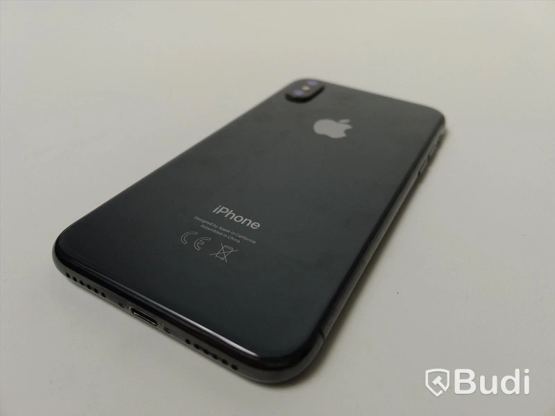 Iphone X, 64 gb, 82 procent batterihälsa. Övre touch strular