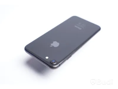 iPhone 8 - 64 GB, 83 procent batterihälsa. Inkl. laddare och hörlurar.