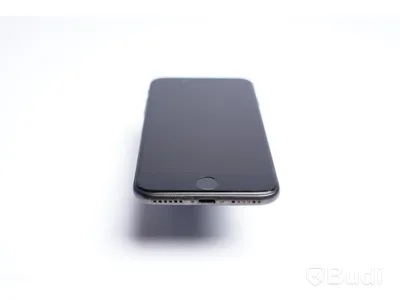 iPhone 8 - 64 GB, 83 procent batterihälsa. Inkl. laddare och hörlurar.