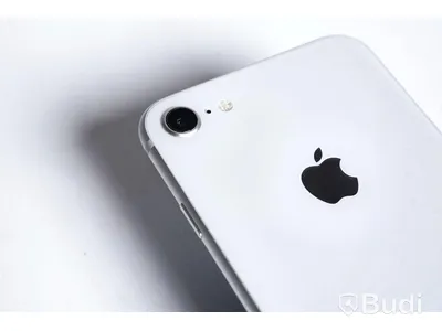 iPhone 8 - 64 GB, 88 procent batterihälsa, liten skärm spricka samt smått repig.