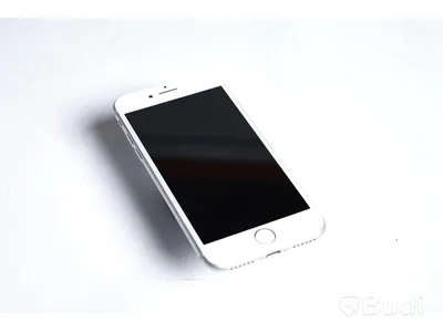 iPhone 8 - 64 GB, 88 procent batterihälsa, liten skärm spricka samt smått repig.