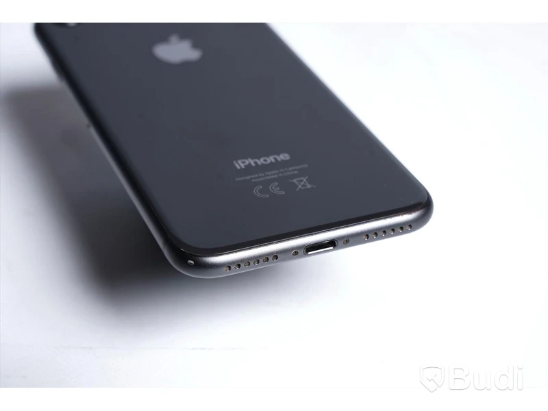 iPhone 8 - 64 GB, 92 procent batterihälsa, smått repig på framsida skärm.