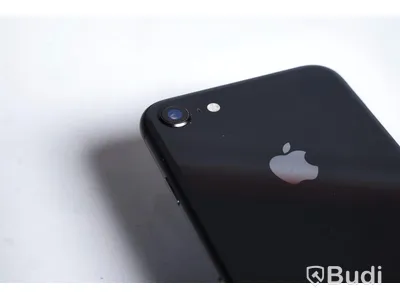 iPhone 8 - 64 GB, 92 procent batterihälsa, smått repig på framsida skärm.