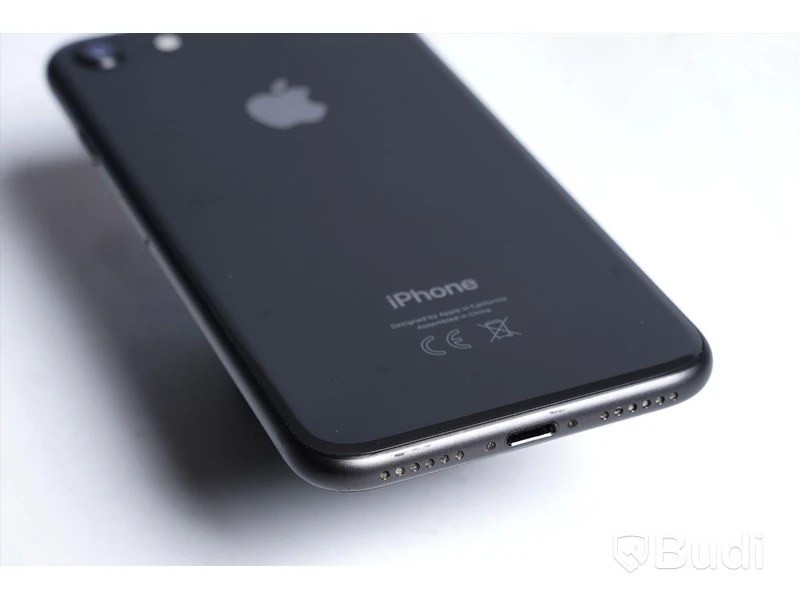 iPhone 8 - 64 GB, 88 procent batterihälsa, en djupare repa på framsida skärm.