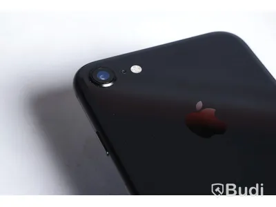 iPhone 8 - 64 GB, 88 procent batterihälsa, en djupare repa på framsida skärm.