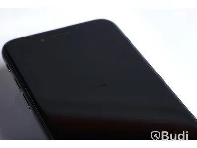 iPhone 8 - 64 GB, 88 procent batterihälsa, en djupare repa på framsida skärm.