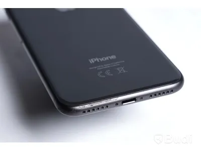 iPhone 8 - 64 GB, 90 procent batterihälsa, små repor på framsida skärm.