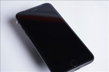  iPhone 8 - 256 GB, 100 procent batterihälsa.