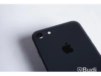 iPhone 8 - 256 GB, 97 procent batterihälsa, sprucken framsida samt repor.