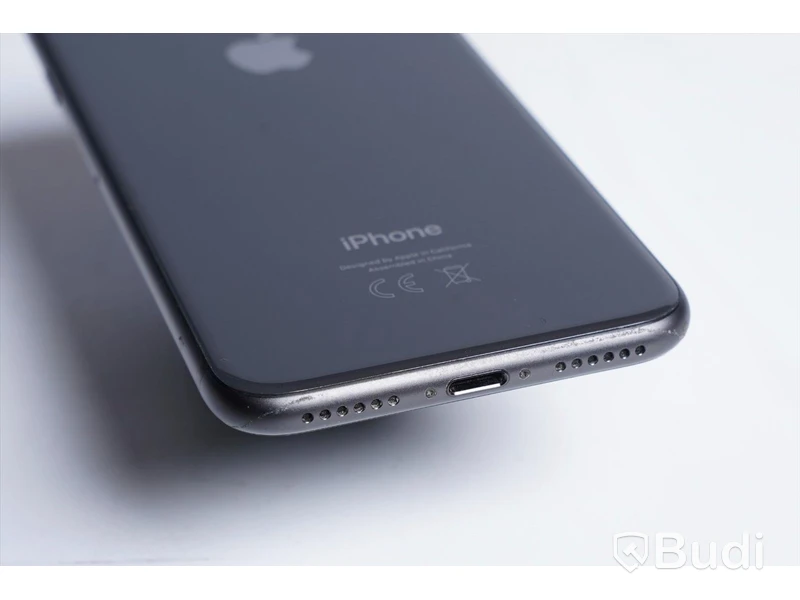 iPhone 8 - 256 GB, 97 procent batterihälsa, sprucken framsida samt repor.