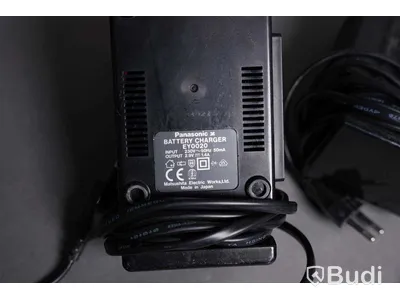 Batteriladdare - 3 st. EY0020, Panasonic och 5 st. batterier (varav 1 synbart skadad).