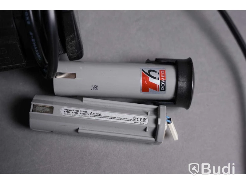 Batteriladdare - 3 st. EY0020, Panasonic och 5 st. batterier (varav 1 synbart skadad).