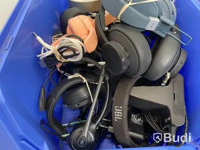 Hörlurar - ca 15 st, blandade varumärken (JBL, Urbanears, Blåmärke, etc.). Returer/reklamationer och bruksskick, ej funktionstestade.