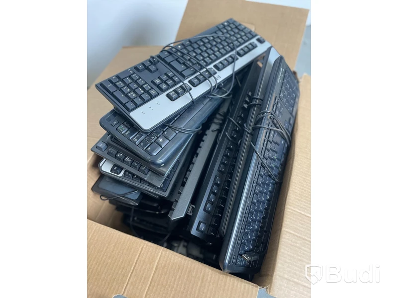 Tangentbord -  ca 40 st, blandade märken (Logitec, Microsoft, HP). Bruksskick, ej funktionstestade.