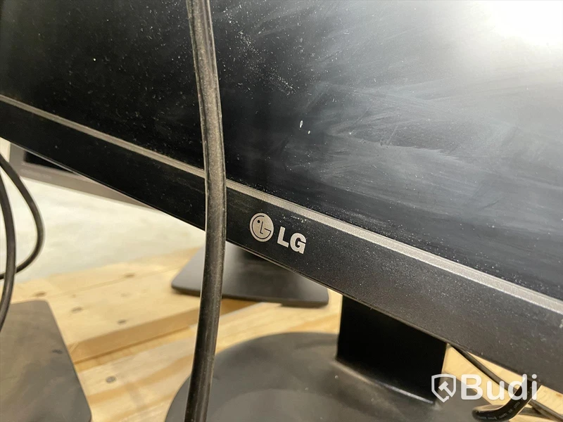 Datorskärm - 7 st, Lenovo och LG. Bruksslitage, ej funktionstestade.