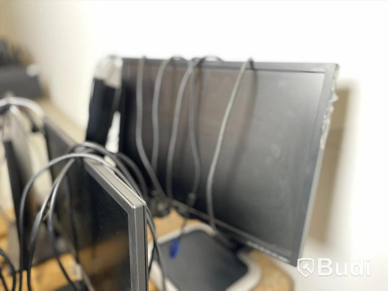 Datorskärm - 9 st, blandade märken (Philips, Fujisu, Dell, Samsung, HP, Acer). Bruksskick, ej funktionstestad.