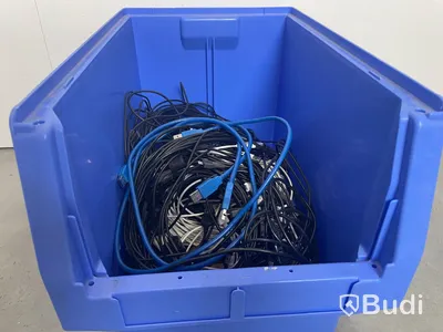 Tillbehörspaket - 9 lådor, dator- och mobiltillbehör, blandade varumärken. Varierat skick (nytt och bruksskick), ej funktionstestad.