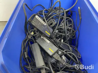 Tillbehörspaket - 7 lådor, TV-, dator- och mobiltillbehör (sladdar, routers, TV-boxar etc). Blandade märken, varierat skick, ej funktionstestad.