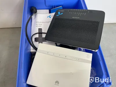 Tillbehörspaket - 7 lådor, TV-, dator- och mobiltillbehör (sladdar, routers, TV-boxar etc). Blandade märken, varierat skick, ej funktionstestad.