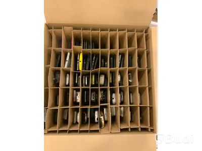 2 Pall med reklamationer mobiltelefoner. OBS! Troligen defekta. Osäkert skick.