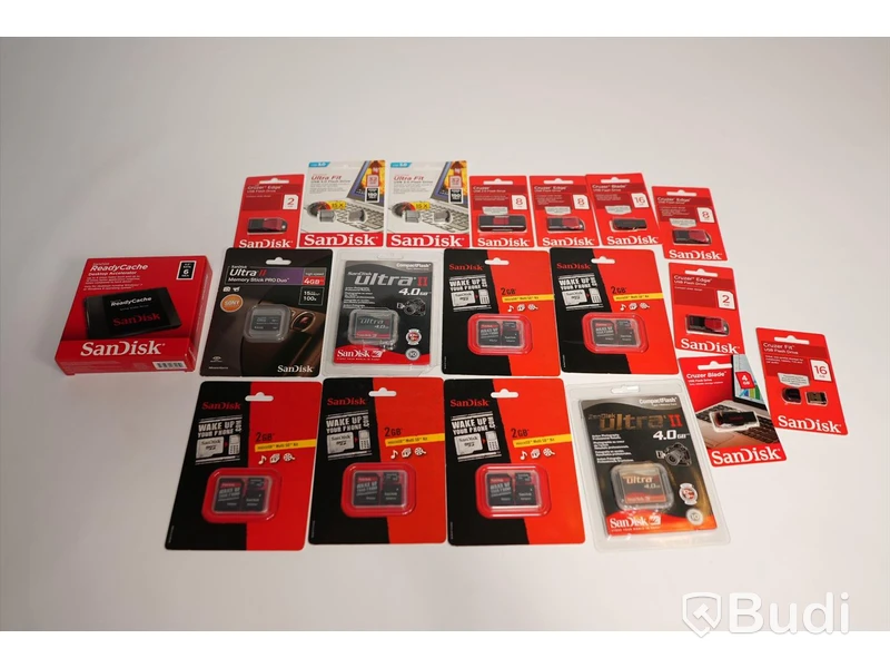 Urval minneskort SanDisk microSD etc. 2 till 32GB