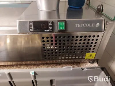 Kylbänk med 3 dörrar Tefcold med kylränna Tefcold