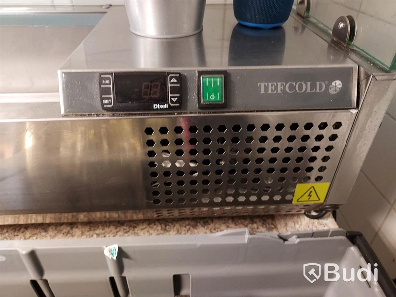 Kylbänk med 3 dörrar Tefcold med kylränna Tefcold