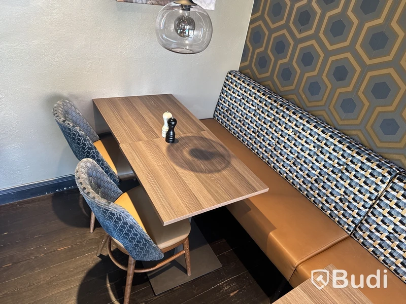 Soffa, 2 st. bord och 2 st. stolar