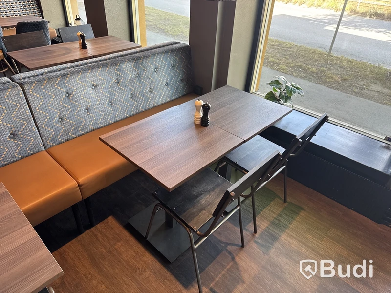 Soffa, 2 st. bord och 2 st. stolar