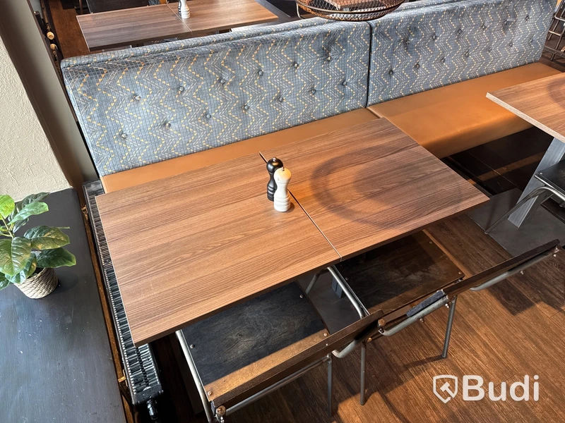 Soffa, 2 st. bord och 2 st. stolar