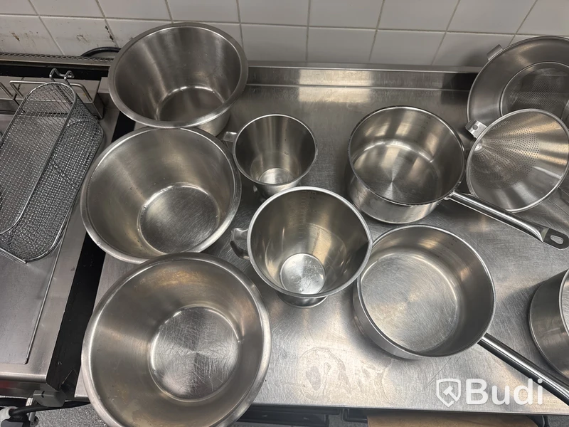 Kastruller samt kökstillbehör